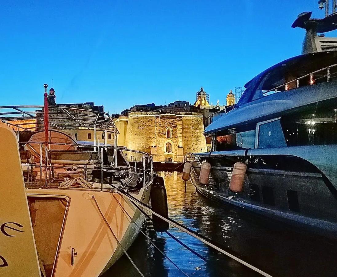 Modern Apt Kalkara Seafront! Buitenkant foto