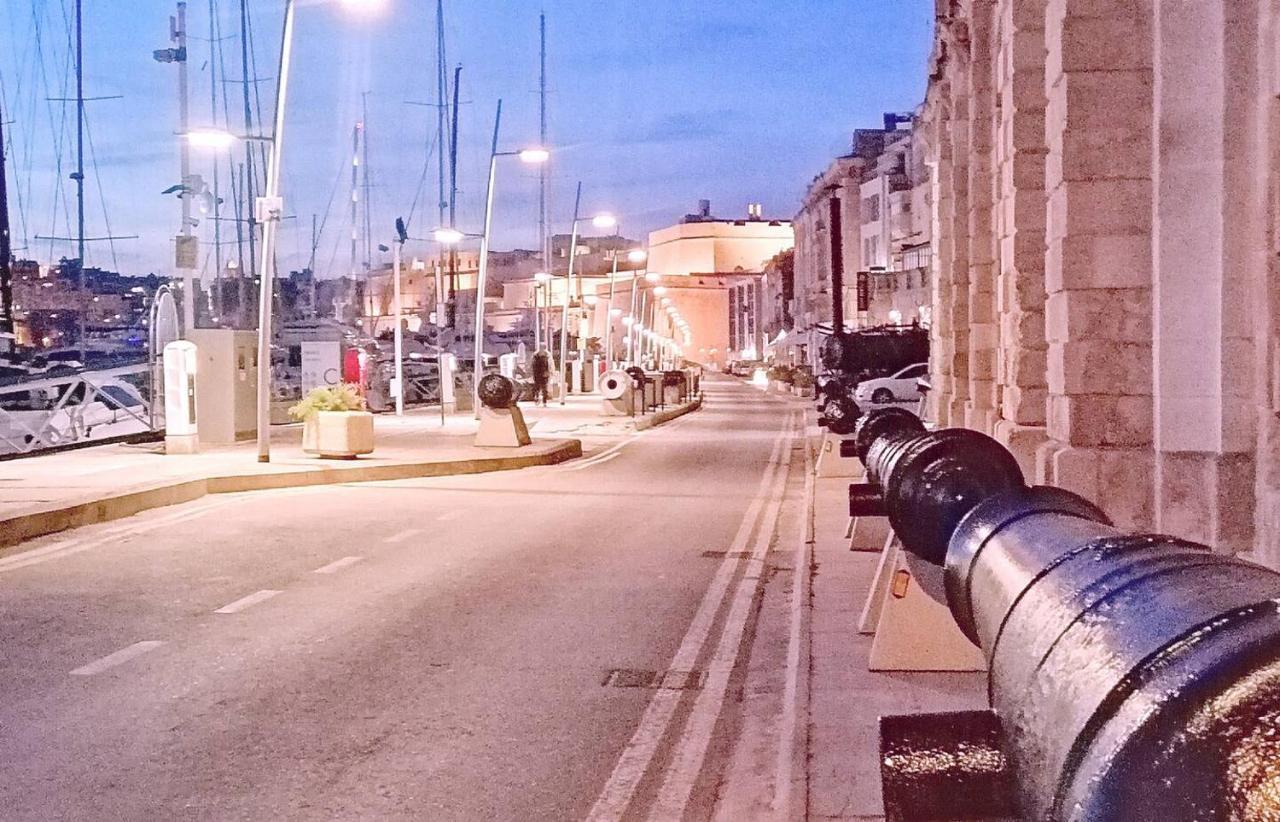 Modern Apt Kalkara Seafront! Buitenkant foto